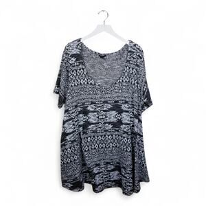 TORRID Scoop Neck Tunic Black & White Jacquard Swing A-line S/S - 5X (28)